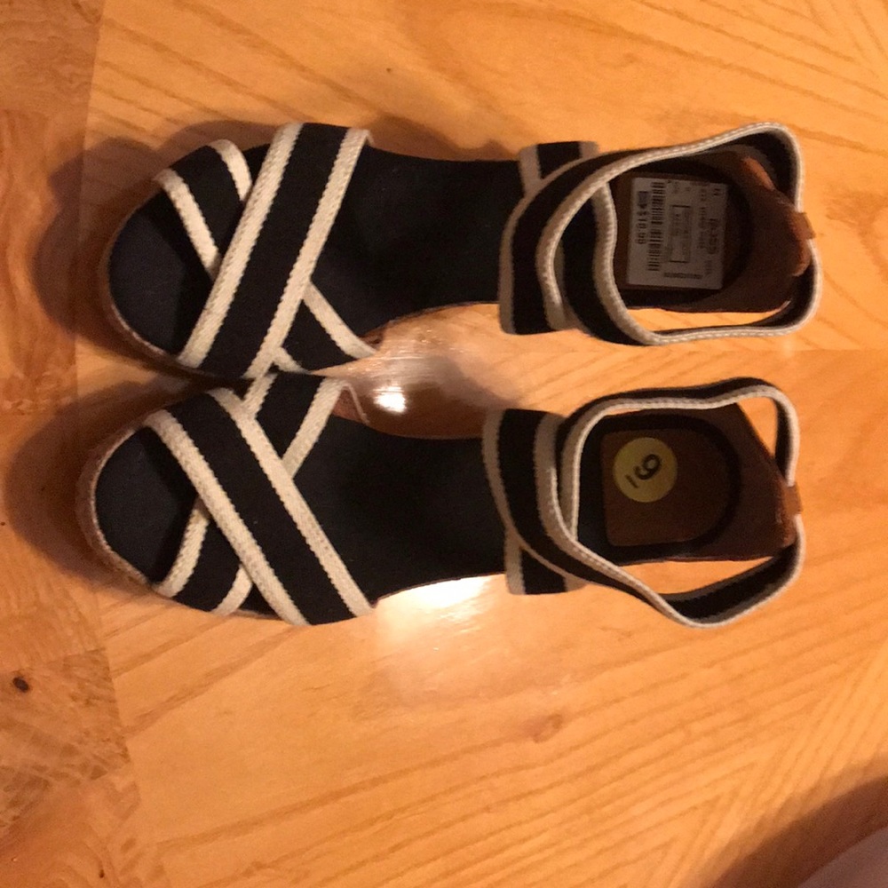 Joy and Mari black and white wedges size 9